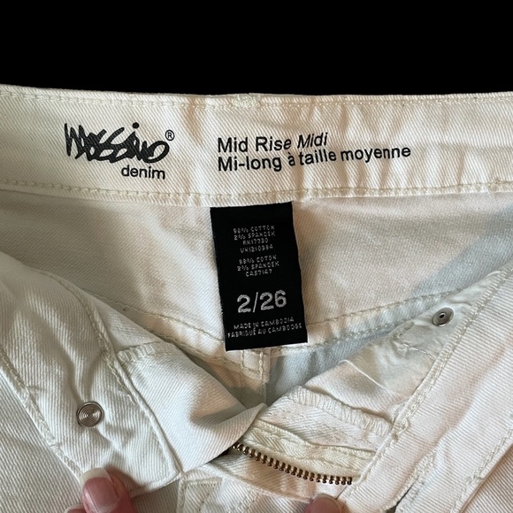 Mossimo White Mid-Rise Denim shorts (2) - Picture 3 of 5